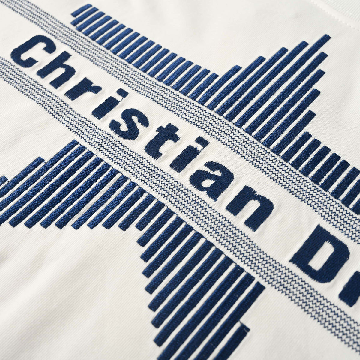 Christian Dior Five-Point Star Embroidered T-Shirt with Classic Short Sleeves for Everyday Casual and Streetwear Styling