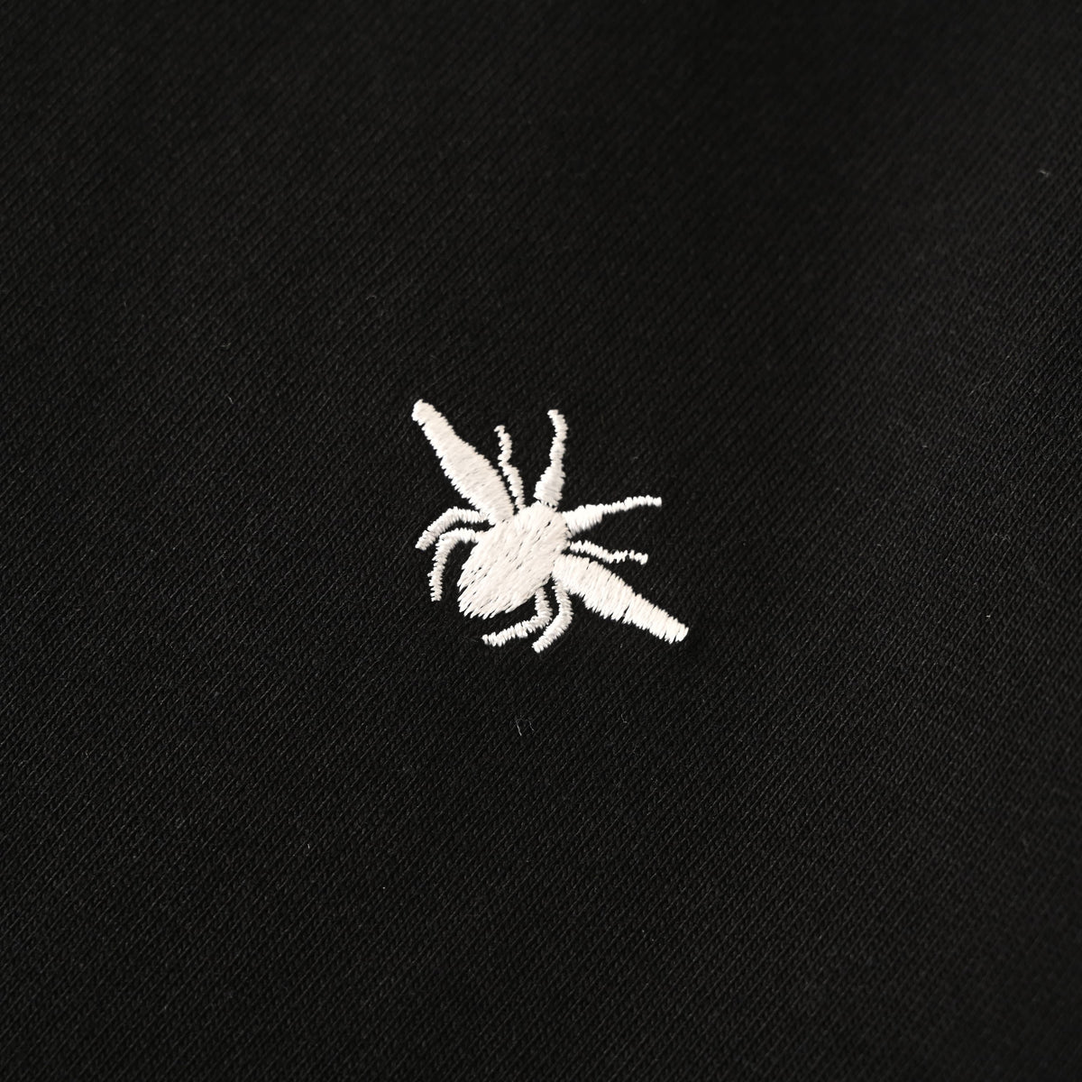 Christian Dior Classic Bee Embroidery T-Shirt with Woven Tape Detailing and Short Sleeves for Smart-Casual Outfits