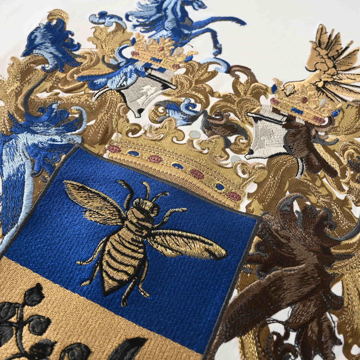 Christian Dior Crown and Bee Embroidery T-Shirt, Detailed Motif Short Sleeve Casual Tee