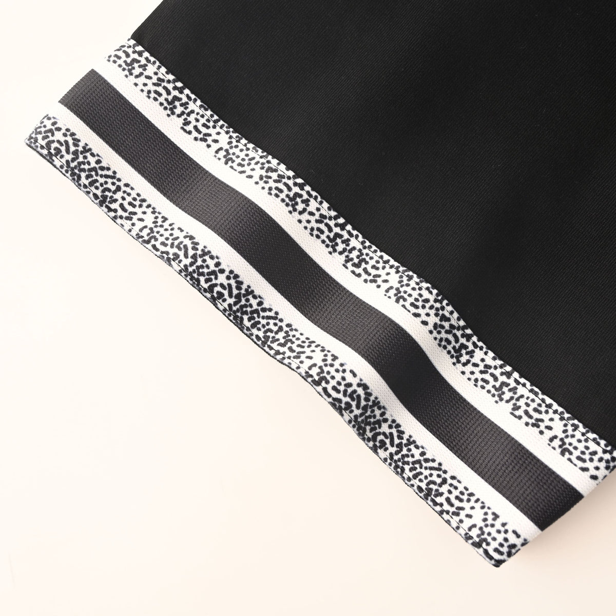 Christian Dior Classic Bee Embroidery T-Shirt with Woven Tape Detailing and Short Sleeves for Smart-Casual Outfits