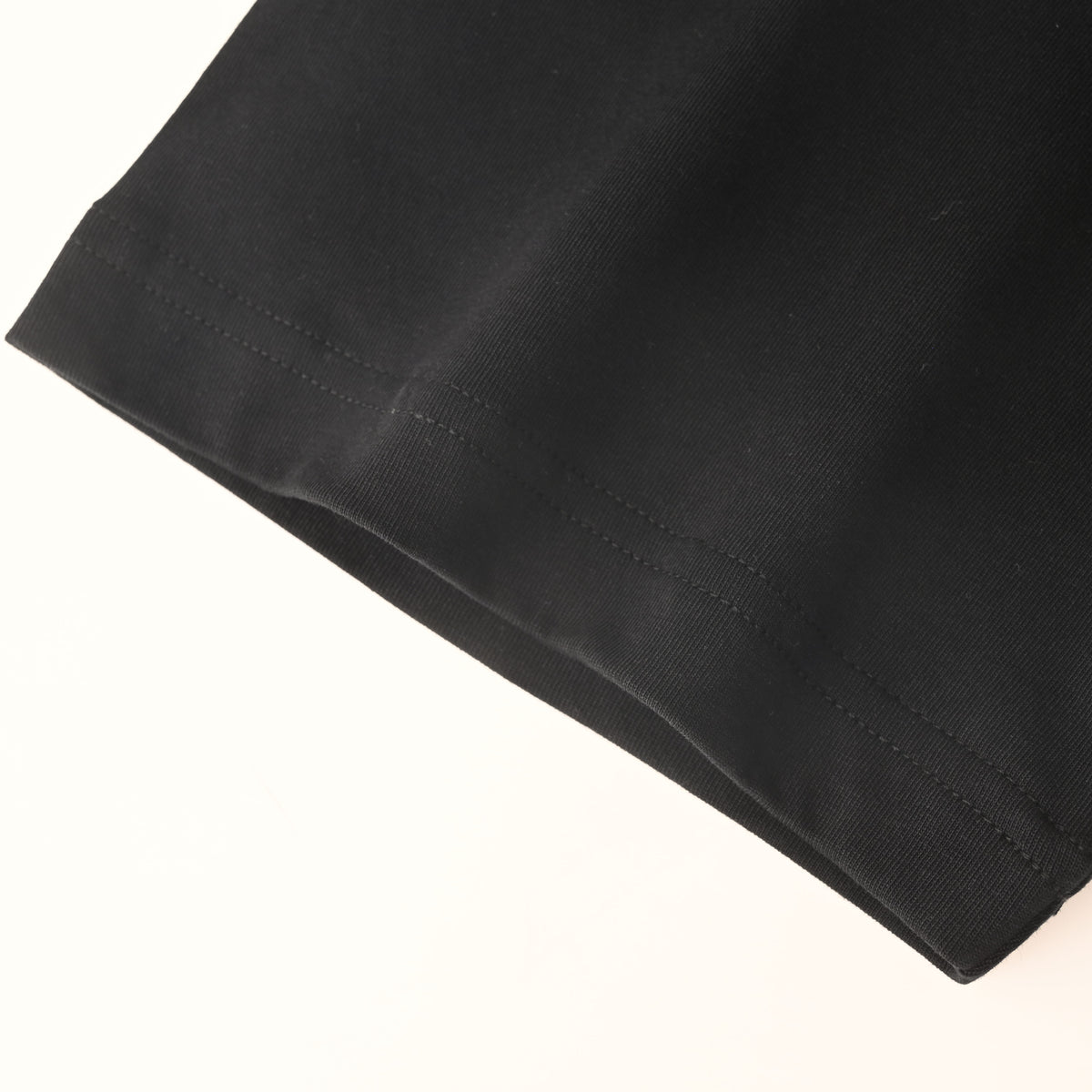 Christian Dior Left-Chest Letter Embroidered T-Shirt with Silver-Tone Thread and Short Sleeves for Casual Layering