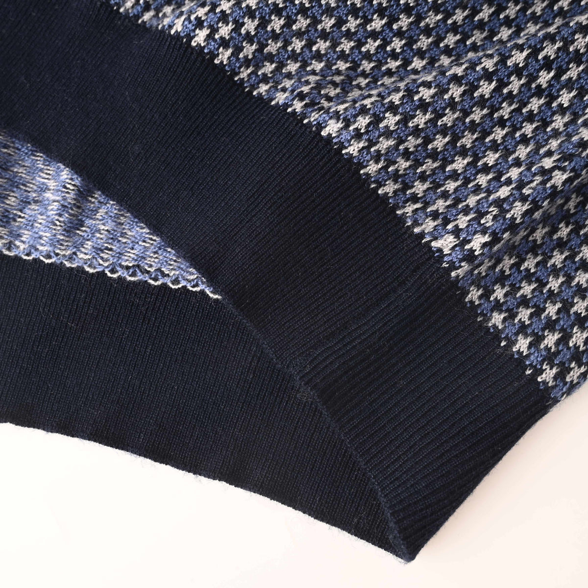 Christian Dior Jacquard Knit Short-Sleeve T-Shirt with Embroidered Details for Smart Casual Layering